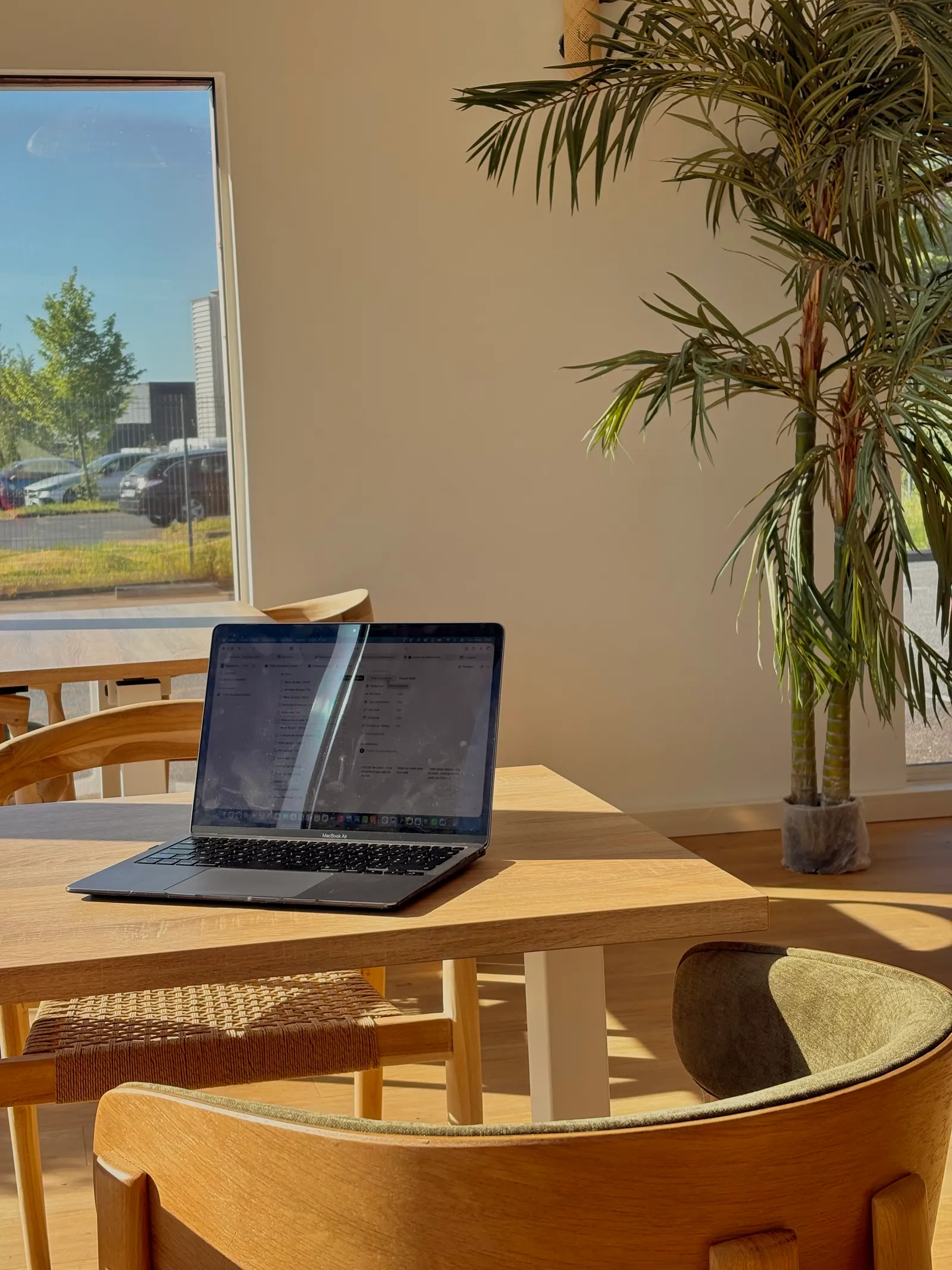 Espace de coworking lumineux Ô6Bis aux Sorinières